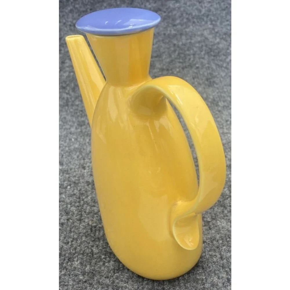 Lindt-Stymeist Colorways Yellow Cruet Oil Vinegar Pitcher Blue Lid MCM Japan